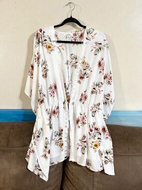 Excellent Condition L.I.F.E Floral Tie Front Kimono Size 3X